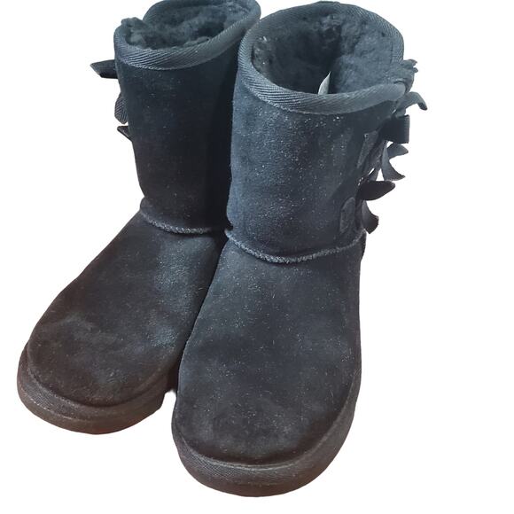 Koolaburra UGG K Victoria Bow Short Girls Boots Black Suede 1019372 Girls Size 4 - Picture 9 of 14
